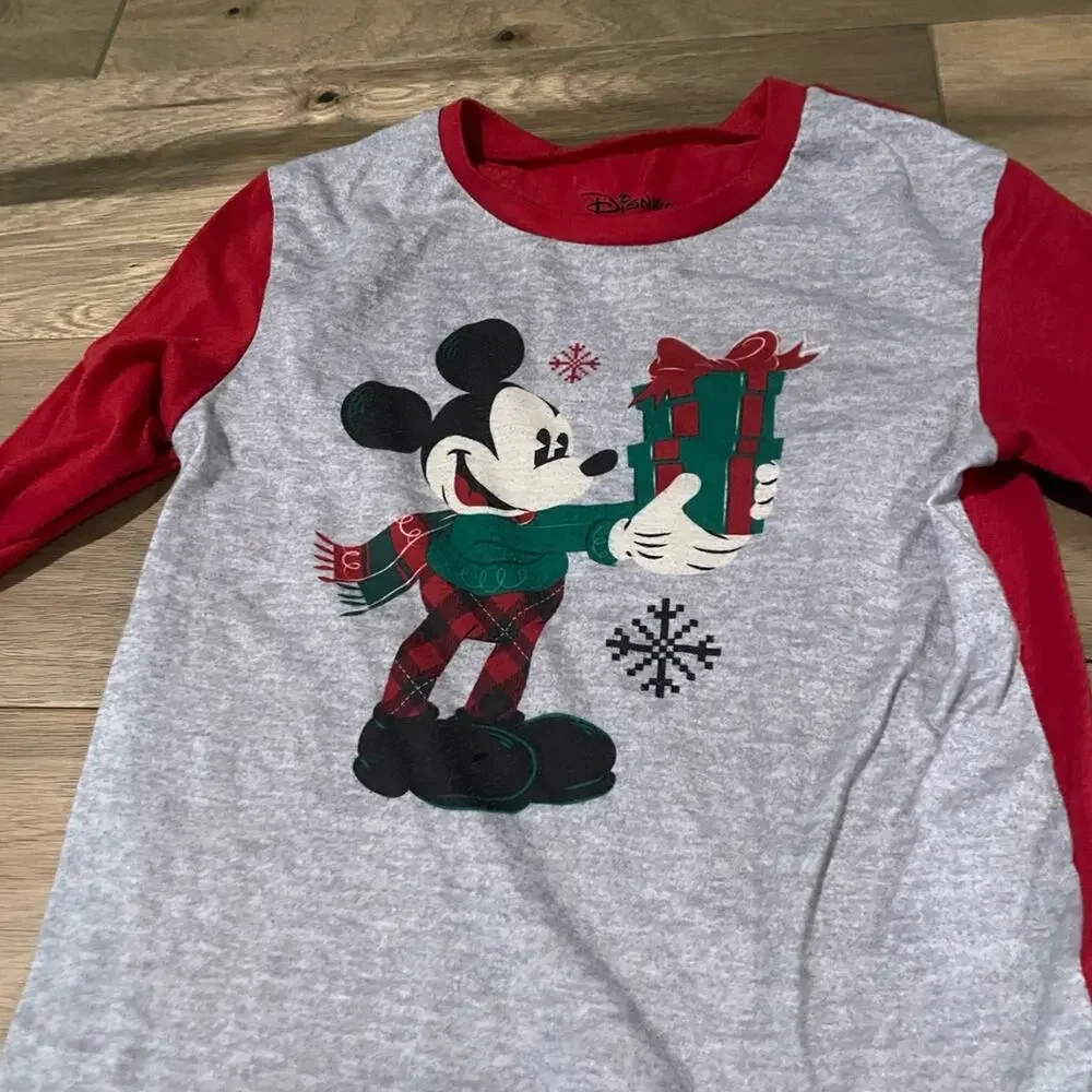Disney top details